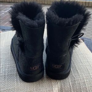 Ugh girls Bailey short size 11 black